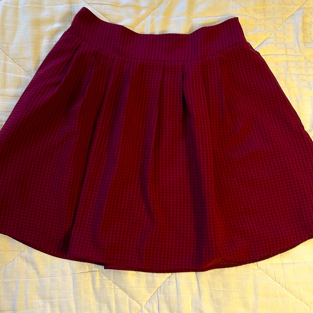 Maroon skirt with pockets